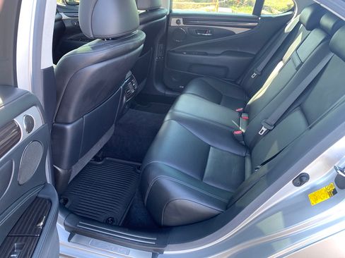 Used 2015 Lexus LS 460 w/ Comfort Package image 17