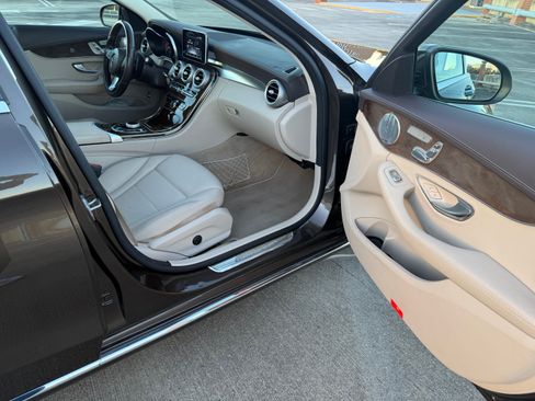 Used 2017 Mercedes-Benz C 300 Sedan image 23