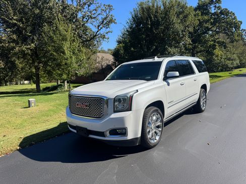 Used 2016 GMC Yukon XL Denali w/ Open Road Package image 2