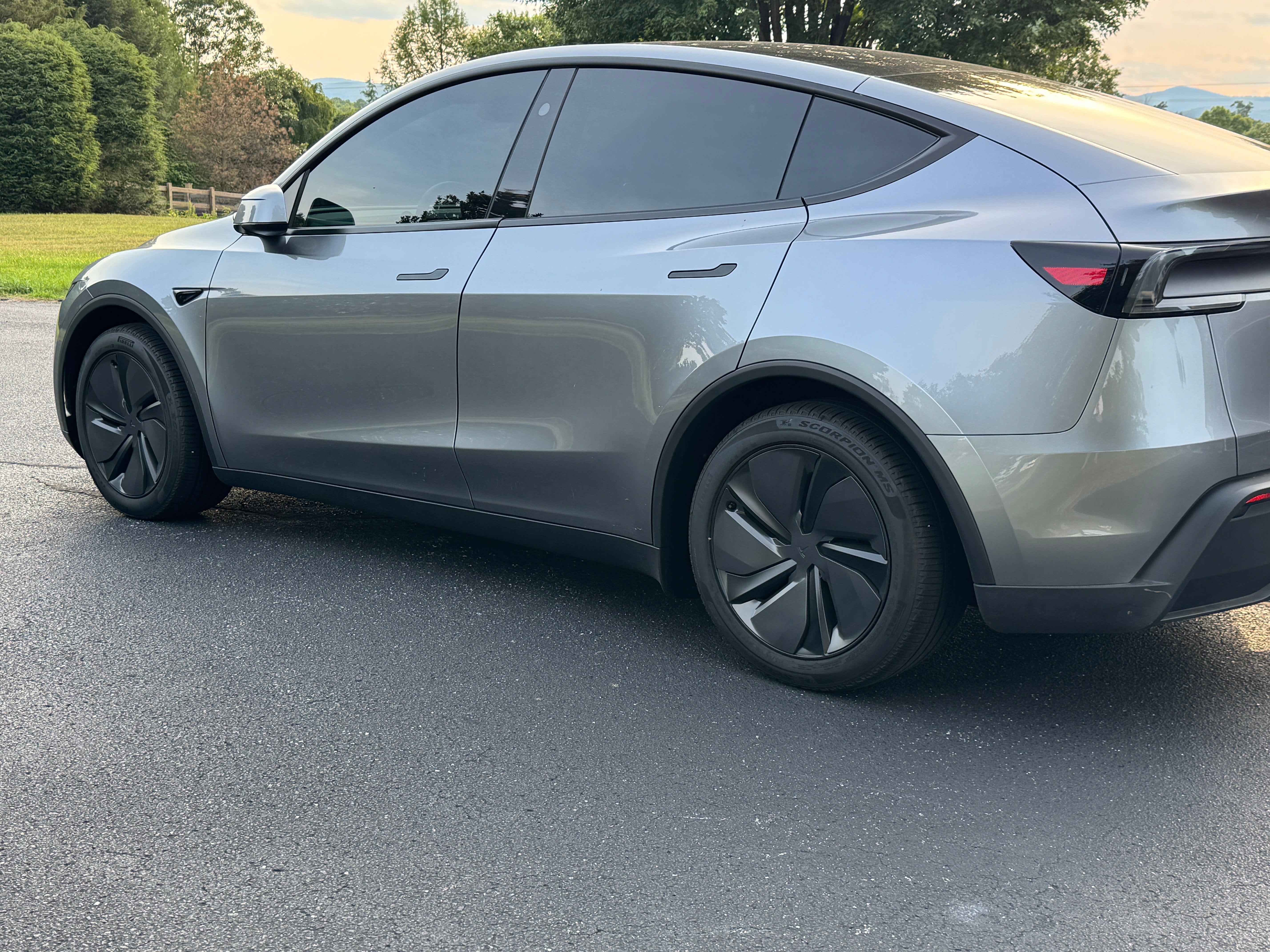 Used 2026 Tesla Model Y AWD image 4