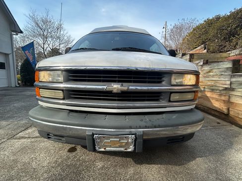 Used 2002 Chevrolet Express 1500 w/ LS Preferred Equipment Group image 5