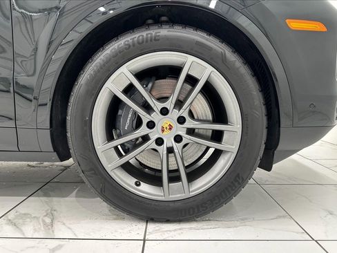 Used 2024 Porsche Cayenne image 8