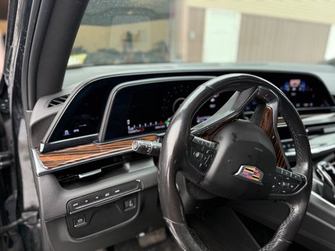 Used 2023 Cadillac Escalade ESV Luxury image 4