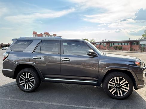 Used 2018 Toyota 4Runner Limited AWD/4WD image 8