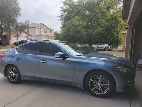 Used 2017 INFINITI Q50 Signature Edition w/ All Weather Package (L93) image 4