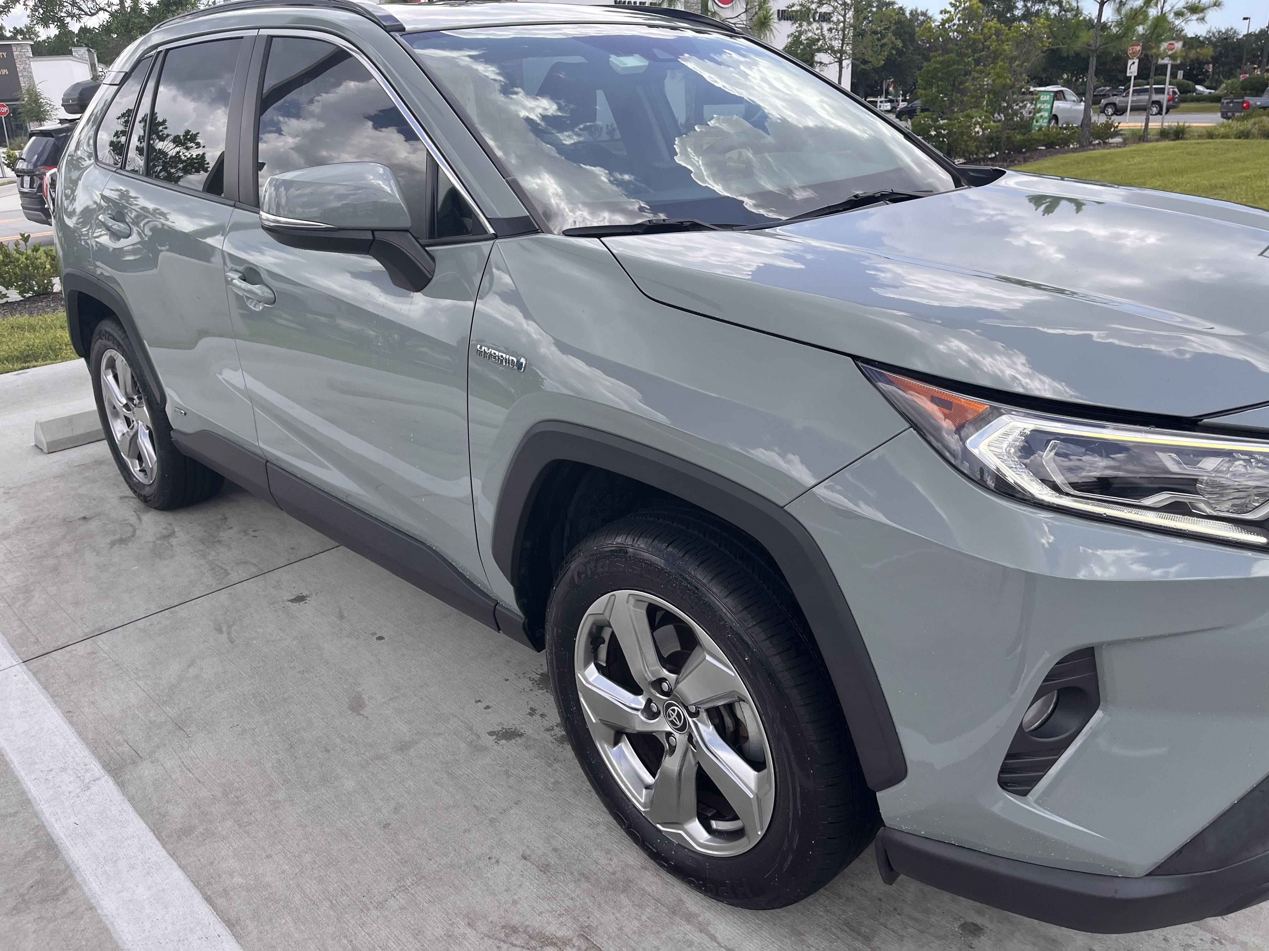 Used 2021 Toyota RAV4 XLE Premium AWD/4WD image 6