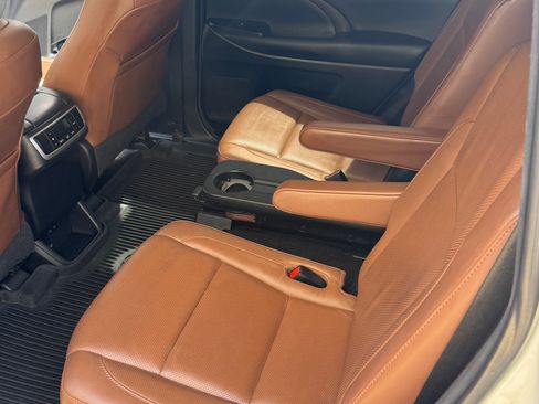 Used 2018 Toyota Highlander Limited image 25