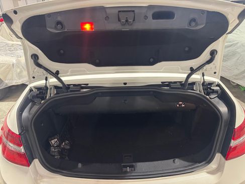 Used 2011 Mercedes-Benz E 550 Cabriolet image 8