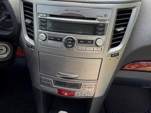 Used 2010 Subaru Outback 2.5i Limited AWD/4WD image 13