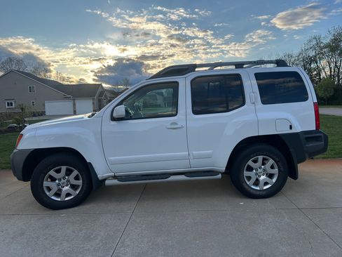 Used 2010 Nissan Xterra SE AWD/4WD image 2