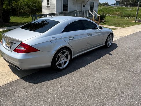 Used 2011 Mercedes-Benz CLS 550 image 2