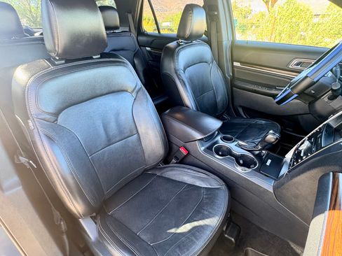 Used 2019 Ford Explorer Limited w/ Class III Trailer Tow Package FWD image 15