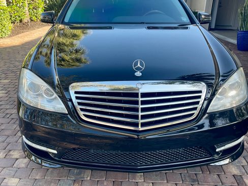 Used 2011 Mercedes-Benz S 550 S 550 4MATIC Sedan 4D image 2