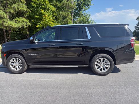 Used 2023 Chevrolet Suburban Premier AWD/4WD image 2