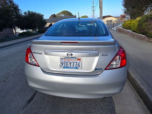 Used 2014 Nissan Versa SV w/ Convenience Package image 2
