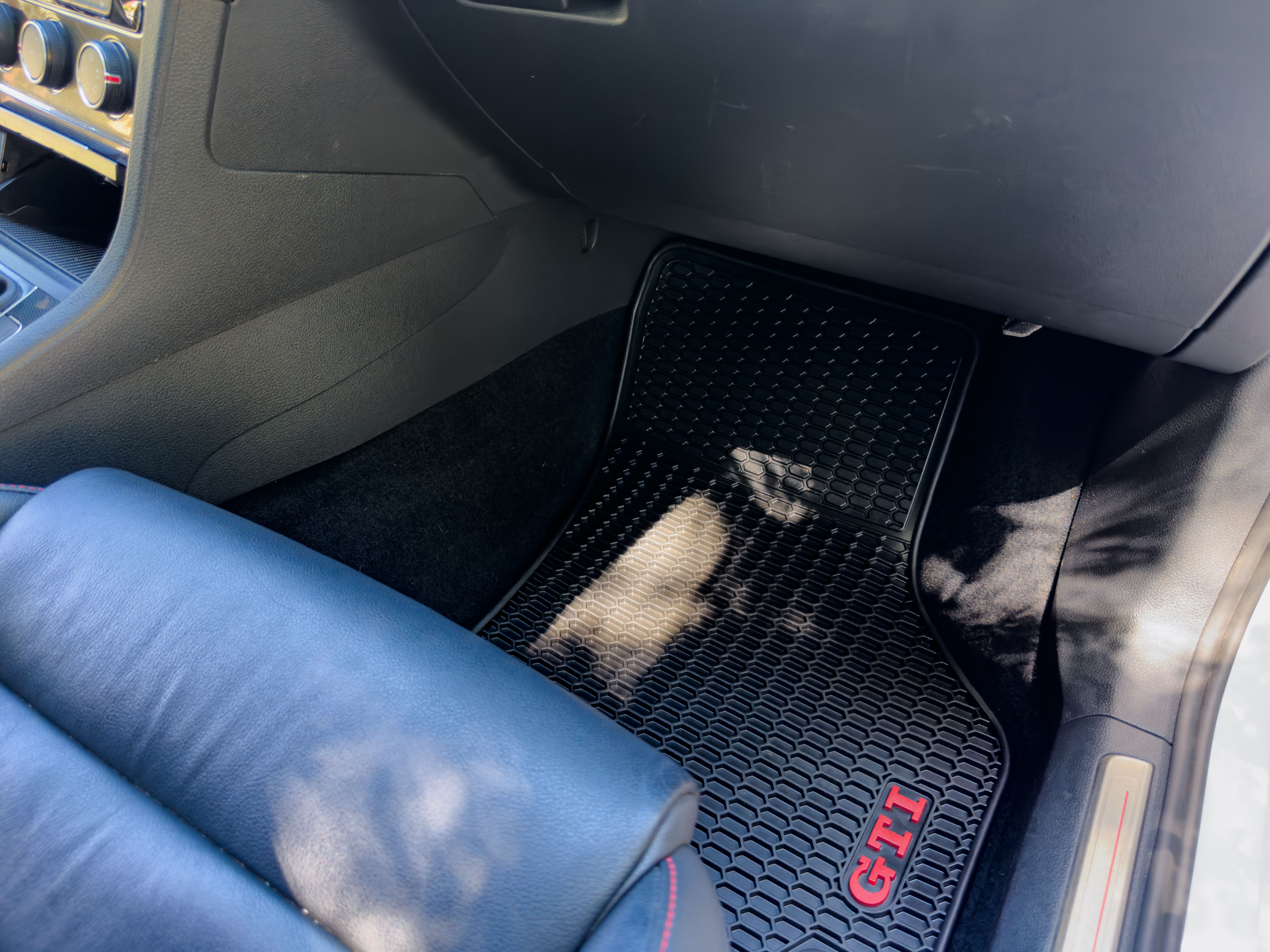 Used 2015 Volkswagen GTI SE FWD image 17
