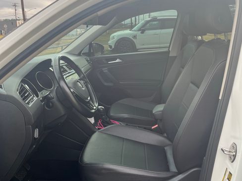 Used 2019 Volkswagen Tiguan SE image 2