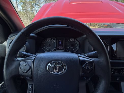 Used 2017 Toyota Tacoma TRD Sport w/ Tow Package (A/T) image 22