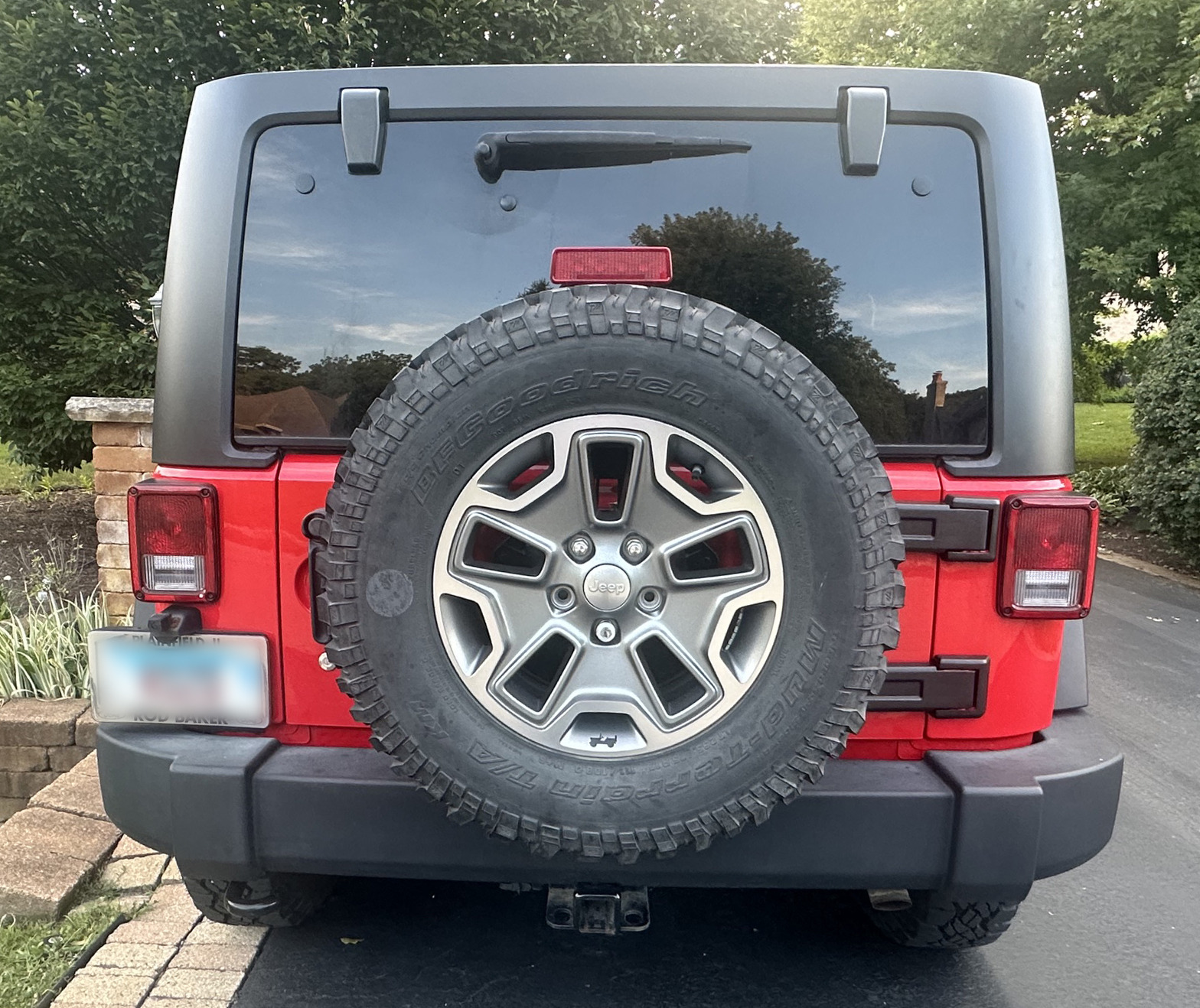 Used 2016 Jeep Wrangler Unlimited Rubicon w/ Connectivity Group AWD/4WD image 2