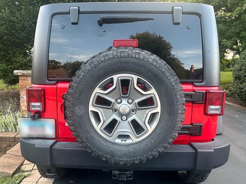 Used 2016 Jeep Wrangler Unlimited Rubicon w/ Connectivity Group AWD/4WD image 2