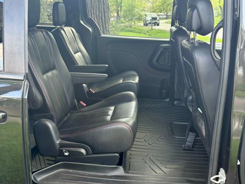 Used 2016 Dodge Grand Caravan R/T FWD image 12