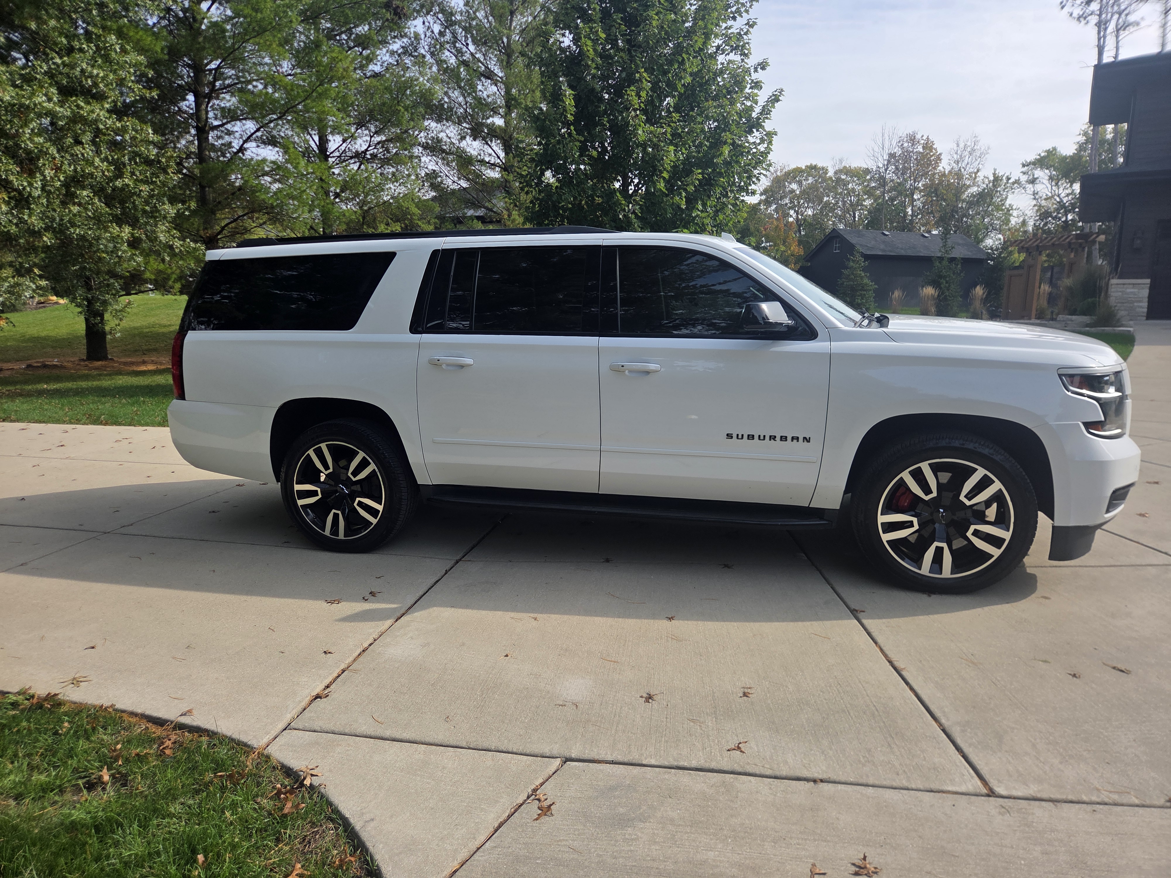 Used 2020 Chevrolet Suburban Premier AWD/4WD image 6