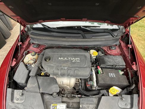 Used 2015 Jeep Cherokee Latitude w/ Cold Weather Group FWD image 8