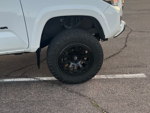 Used 2019 Toyota Tacoma SR5 image 10