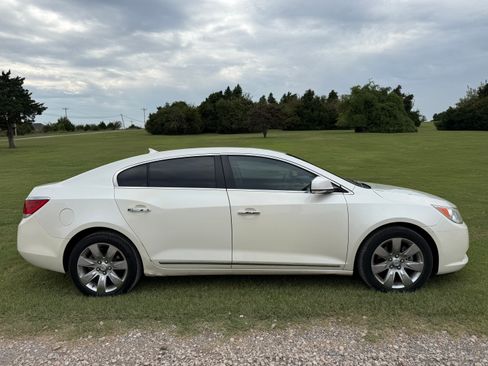 Used 2011 Buick LaCrosse CXL image 1