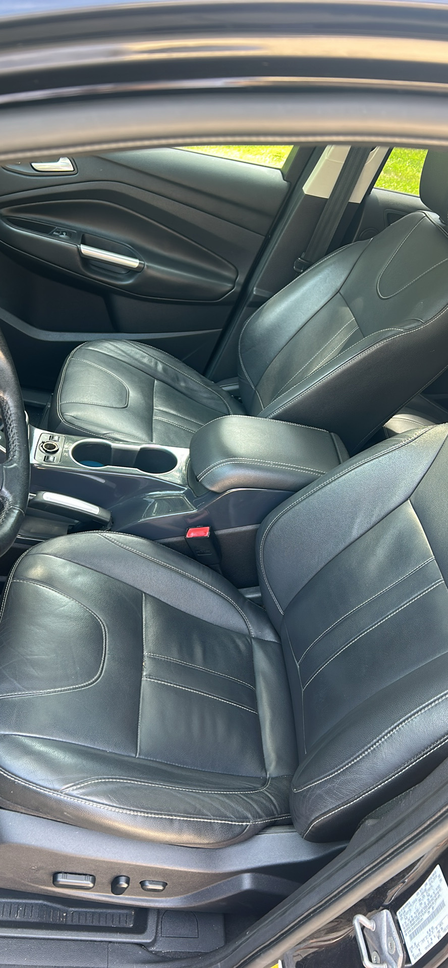 Used 2013 Ford Escape Titanium w/ Parking Technology Pkg AWD/4WD image 2