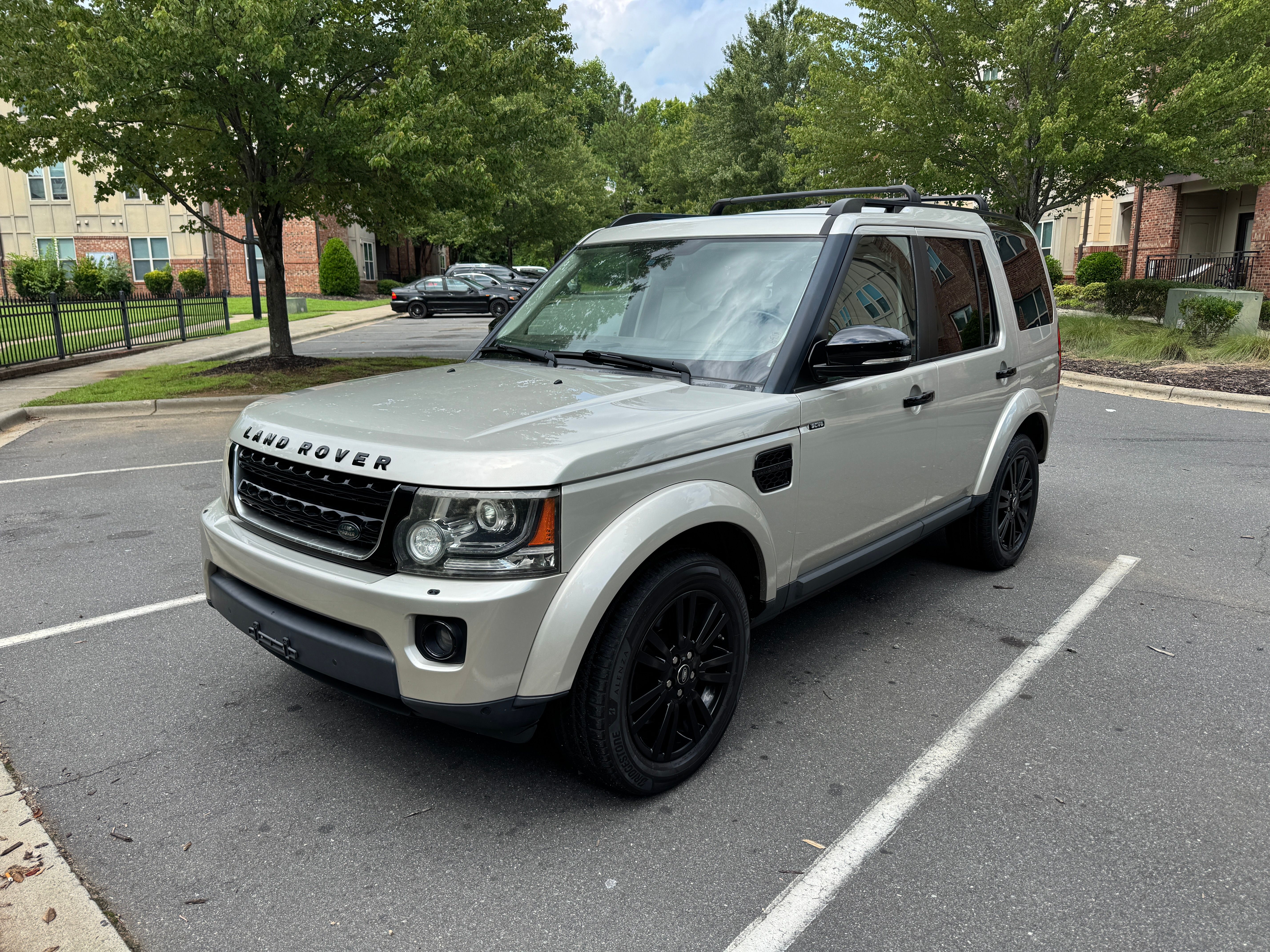 Used 2014 Land Rover LR4 HSE LUX AWD/4WD image 1