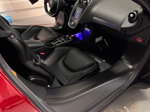 Used 2020 McLaren GT image 11