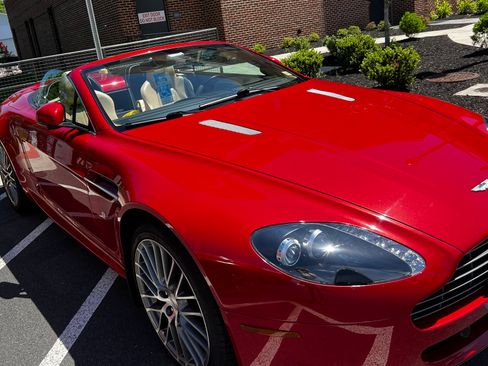 Used 2010 Aston Martin V8 Vantage Roadster image 4