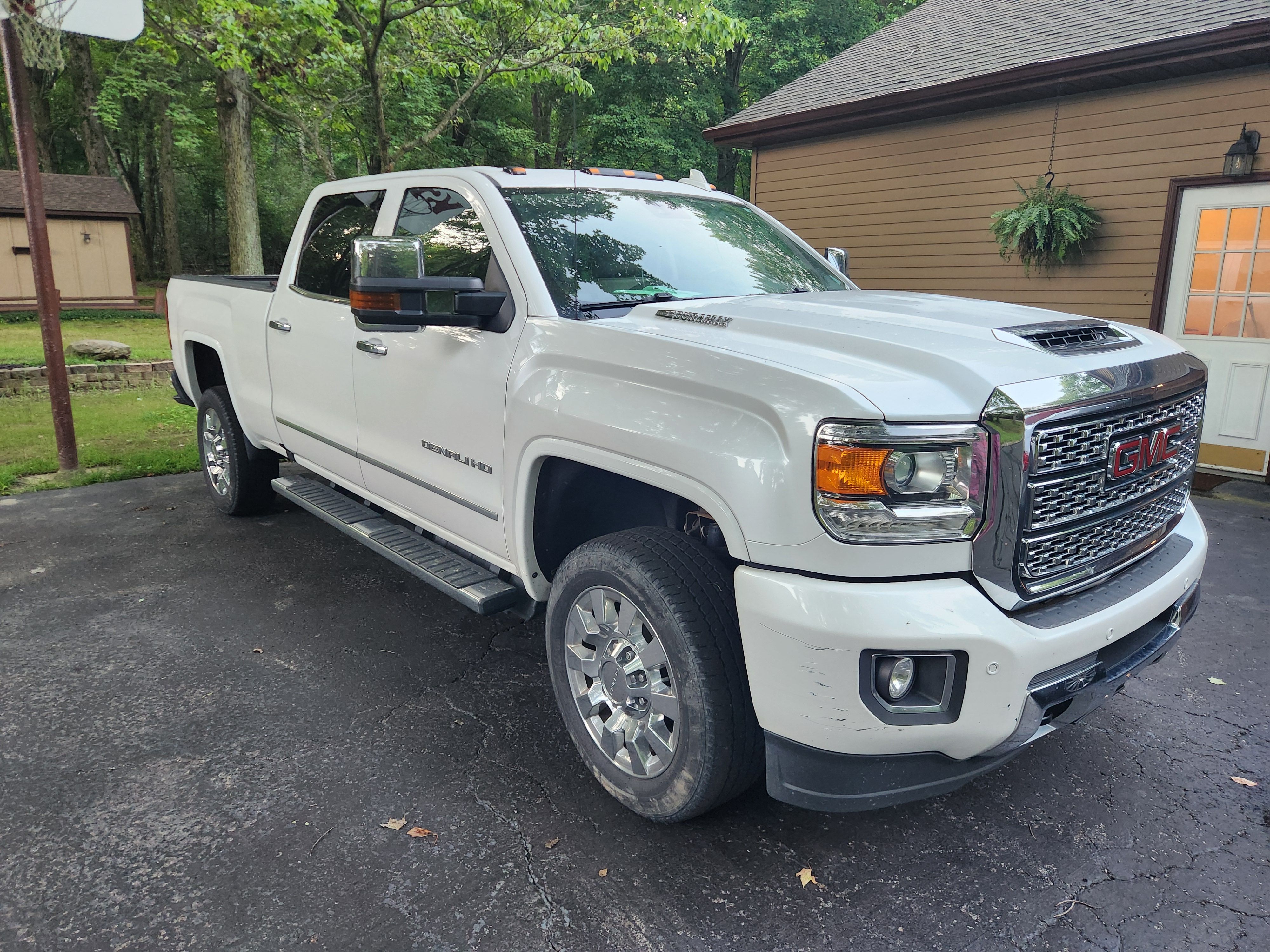 Used 2019 GMC Sierra 2500 Denali AWD/4WD image 2