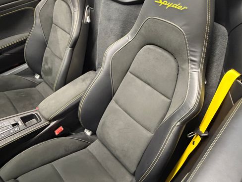 Used 2022 Porsche 718 Boxster Spyder image 4