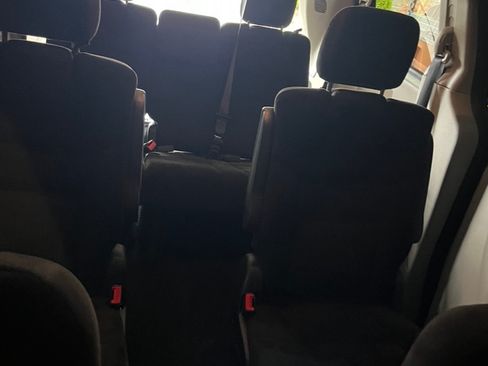 Used 2014 Dodge Grand Caravan SXT w/ UConnect Hands-Free Group image 8