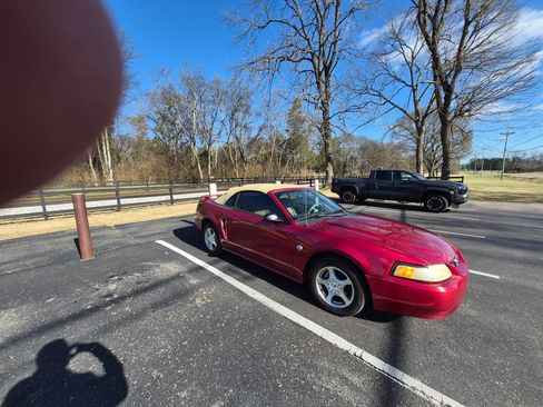 Used 2004 Ford Mustang Deluxe Convertible image 6