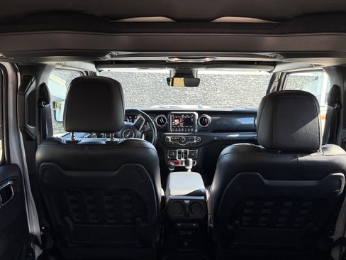 Used 2022 Jeep Wrangler Unlimited Rubicon w/ Xtreme Recon 35" Tire Package image 17