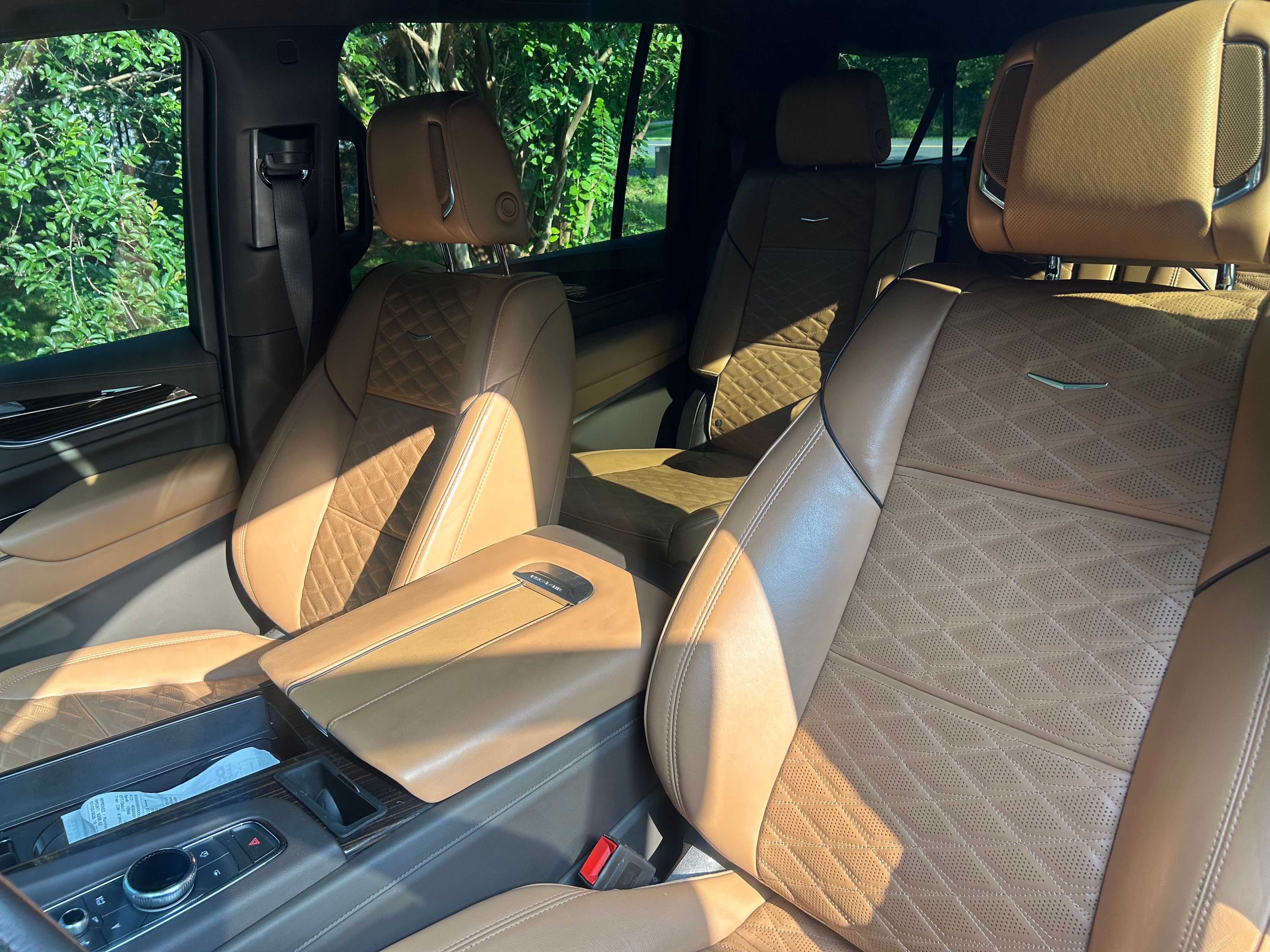 Used 2023 Cadillac Escalade ESV Premium Luxury AWD/4WD image 8
