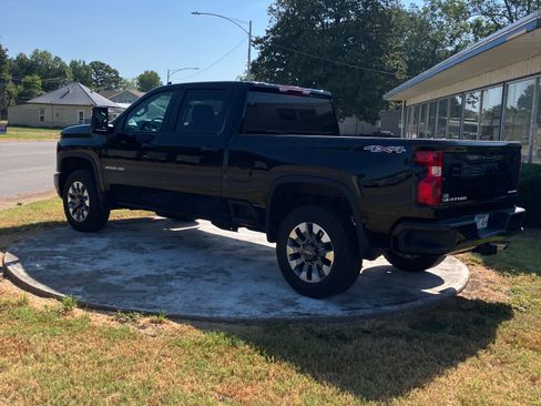 Used 2026 Chevrolet Silverado 2500 Custom AWD/4WD image 2