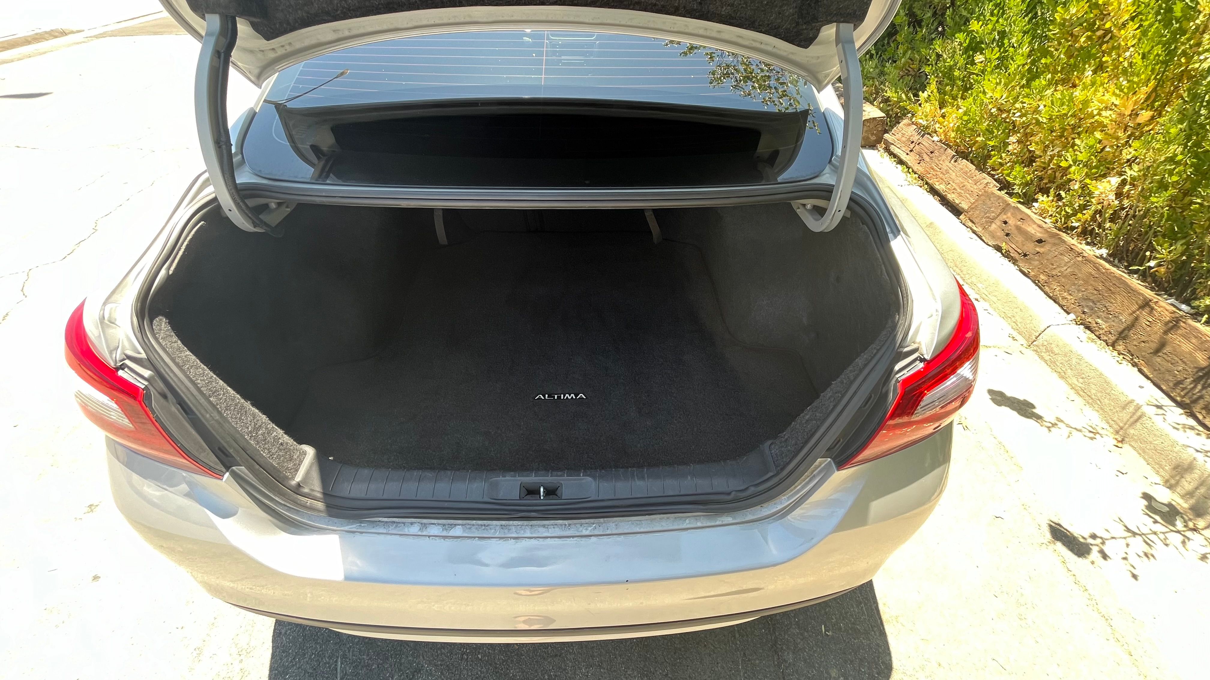 Used 2018 Nissan Altima 2.5 SL FWD image 11