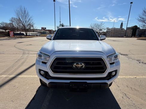 Used 2020 Toyota Tacoma SR5 image 2