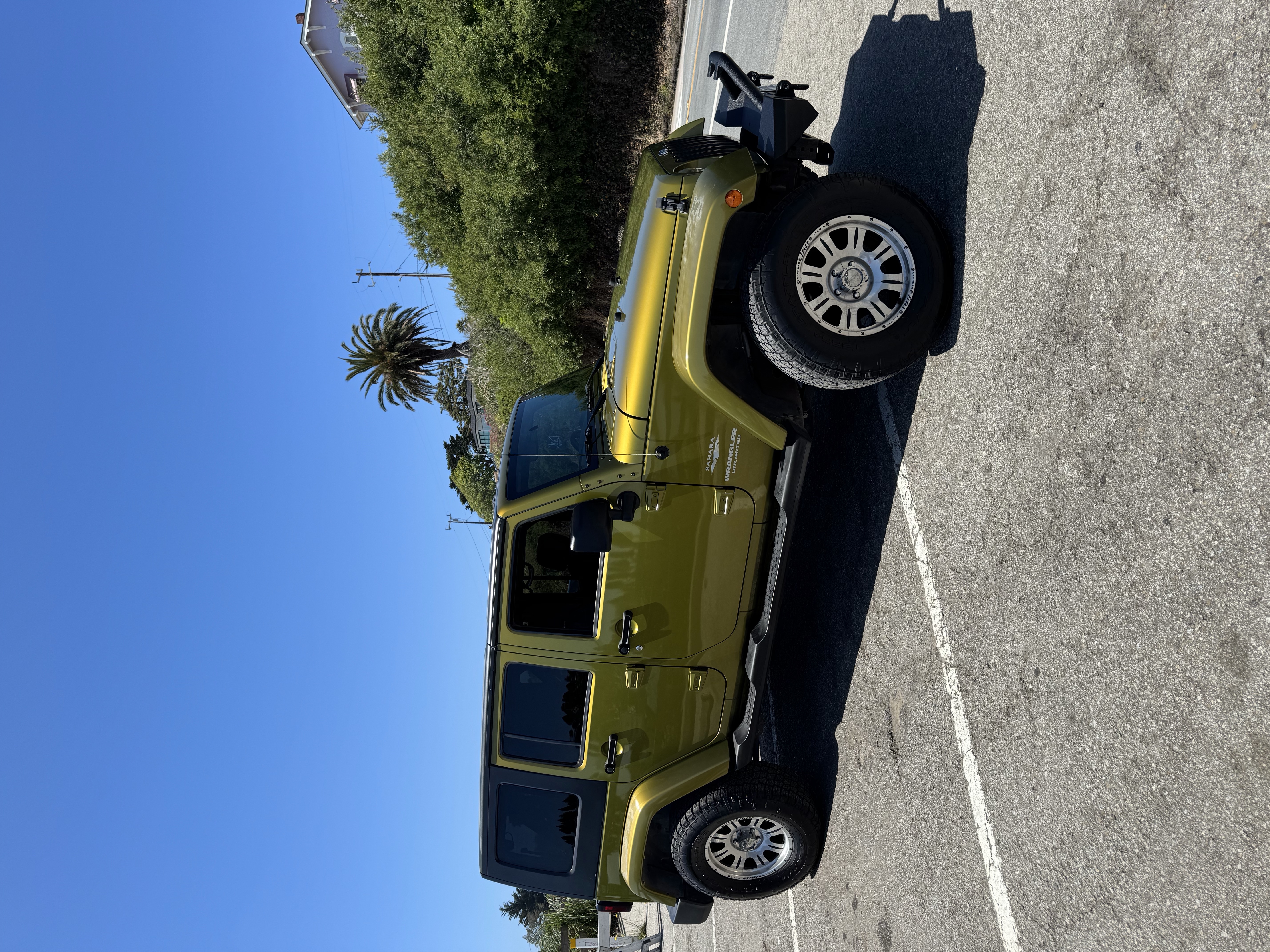 Used 2007 Jeep Wrangler Unlimited Sahara w/ Dual Top Group AWD/4WD image 4