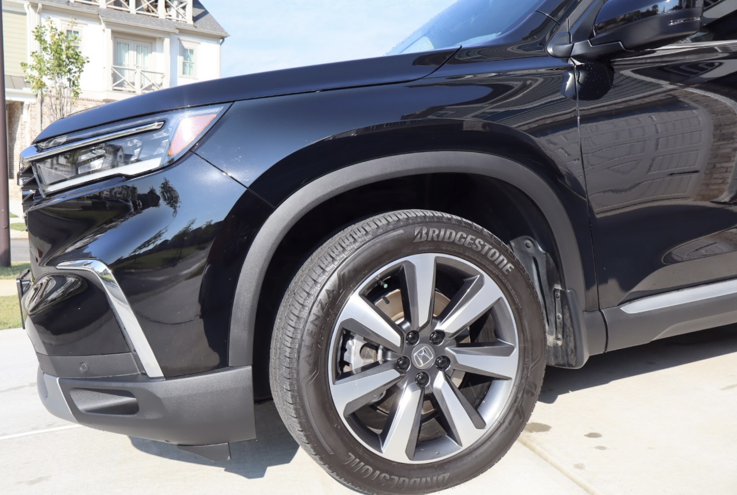 Used 2025 Honda Pilot Touring image 4