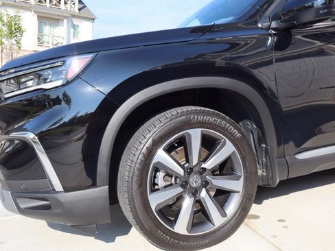 Used 2025 Honda Pilot Touring image 4