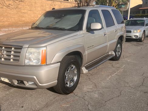 Used 2005 Cadillac Escalade AWD image 1
