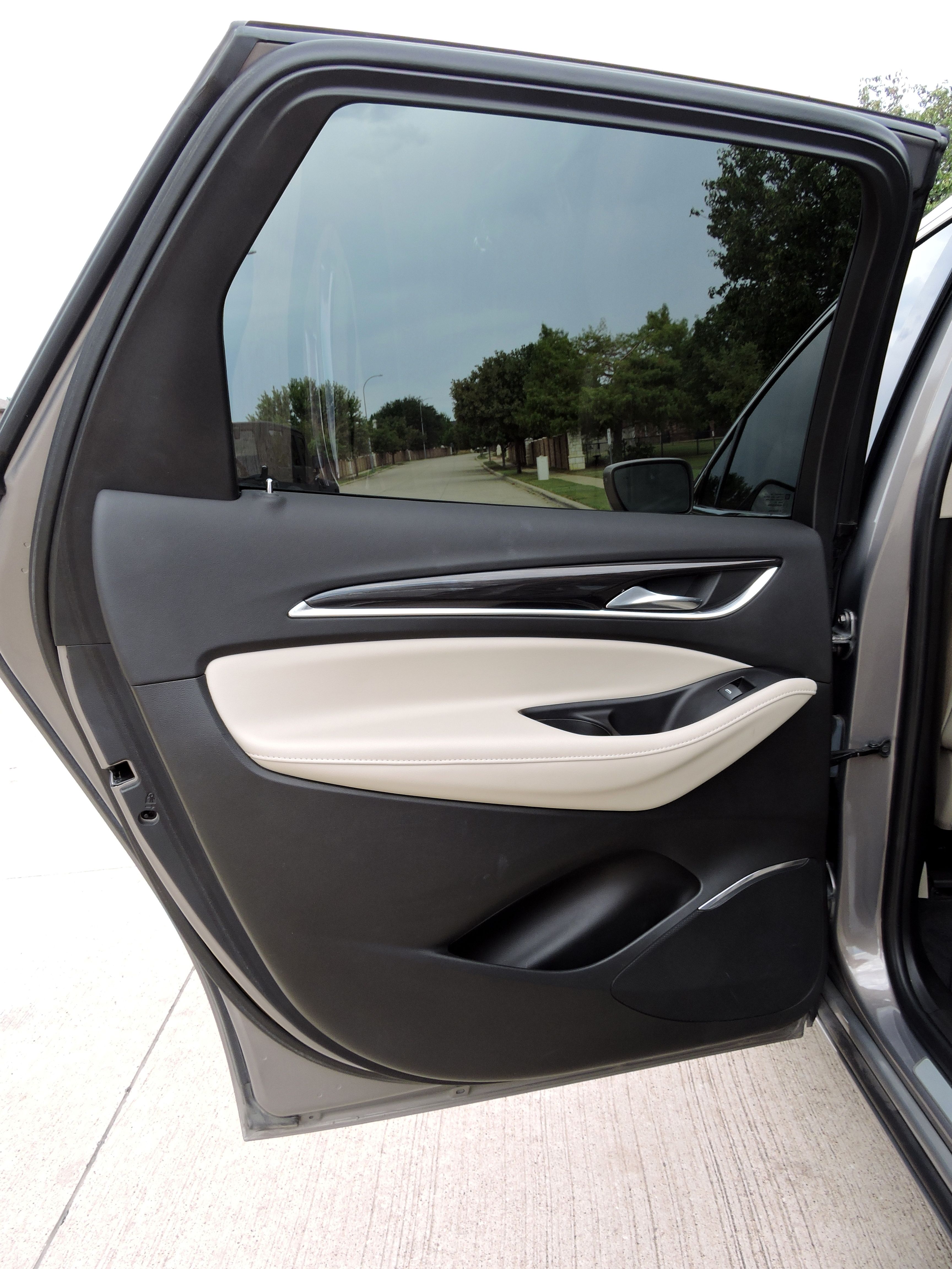 Used 2019 Buick Enclave Essence FWD image 18
