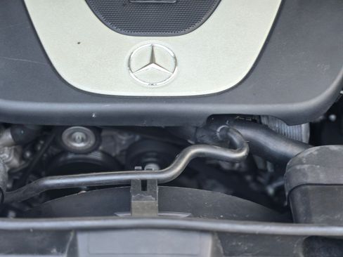 Used 2010 Mercedes-Benz E 350 4MATIC Sedan image 19