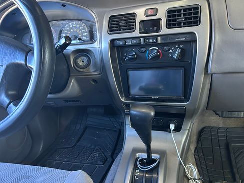 Used 2001 Toyota 4Runner SR5 RWD image 5