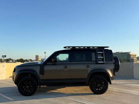 Used 2020 Land Rover Defender 110 SE image 9